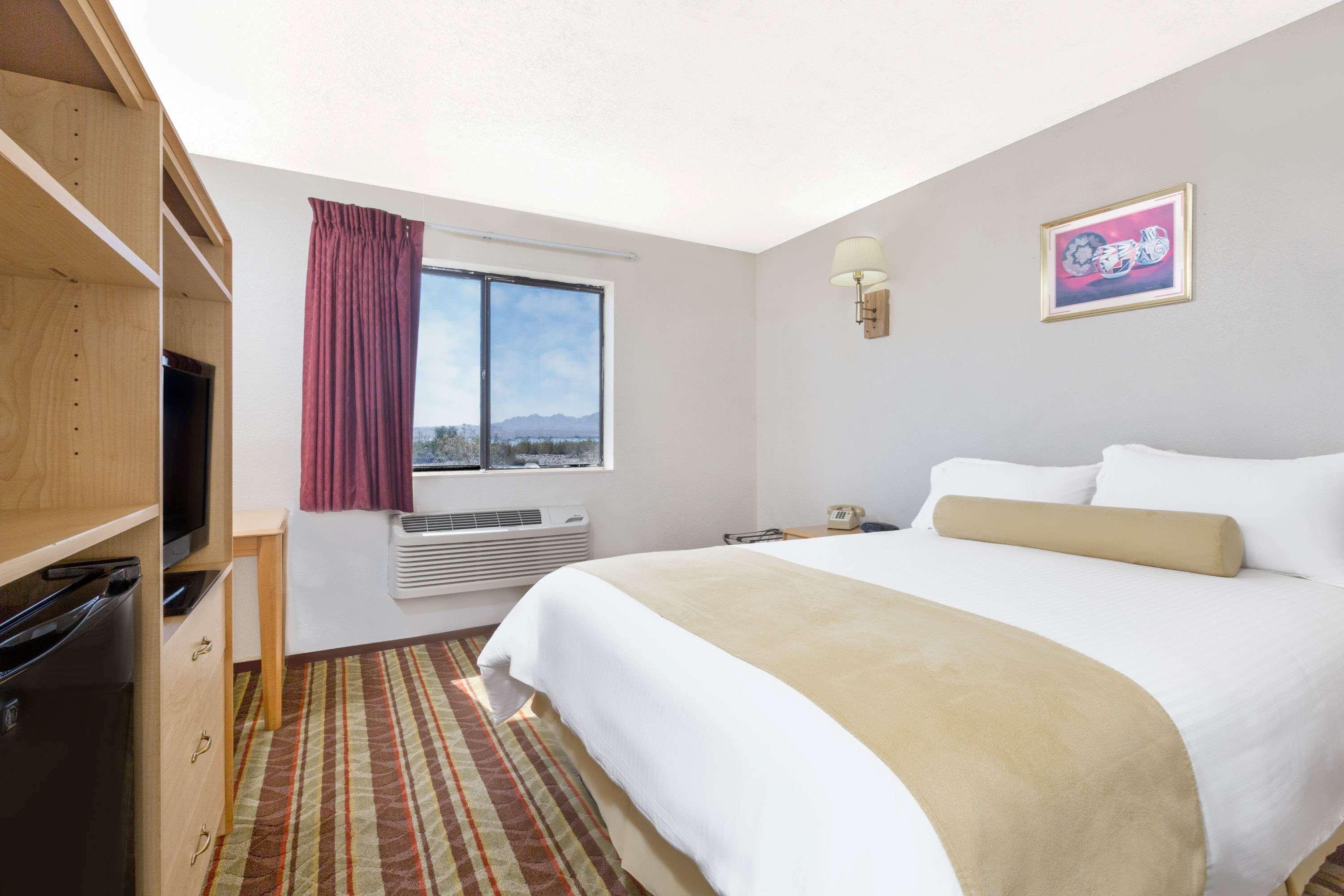 Super 8 By Wyndham Lake Havasu City Buitenkant foto