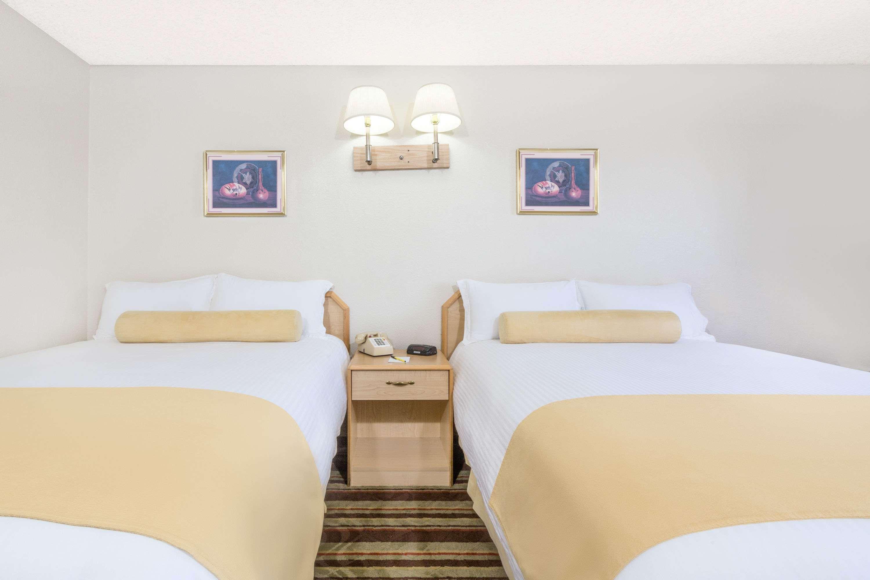 Super 8 By Wyndham Lake Havasu City Buitenkant foto