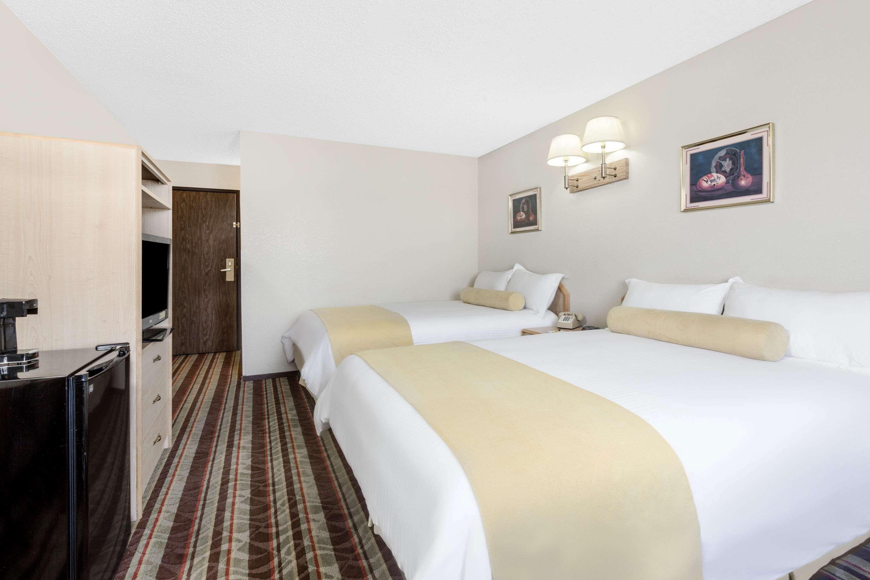 Super 8 By Wyndham Lake Havasu City Buitenkant foto