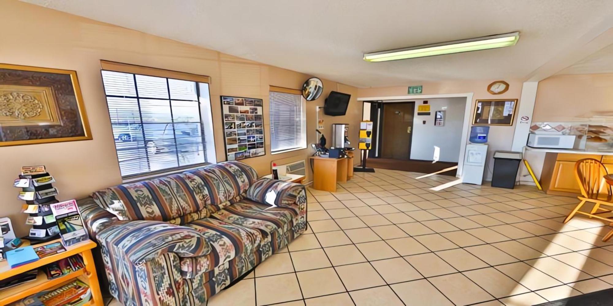 Super 8 By Wyndham Lake Havasu City Buitenkant foto
