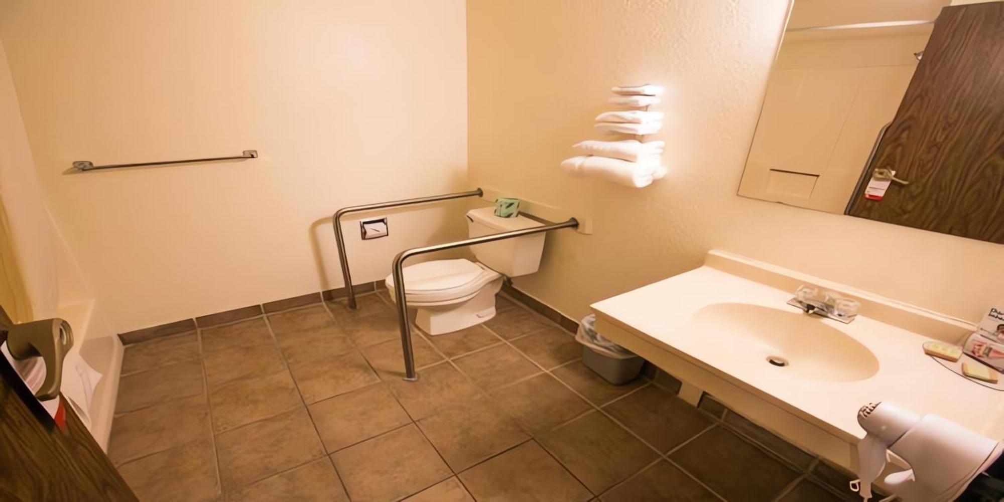 Super 8 By Wyndham Lake Havasu City Buitenkant foto